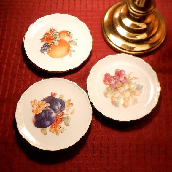 *** Set of 6 PLATES ~ BAVARIAN / Western Germany ~ 7.5" D / Scalloped Gold Edge - Picture 1 of 1